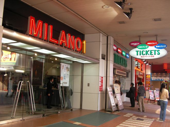 新宿ミラノ1の入口